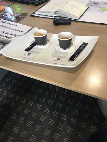 café chez Porsche Dijon