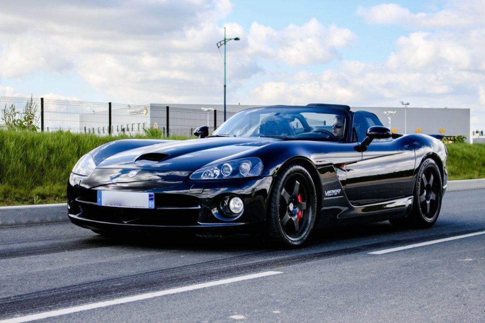 Dodge Viper.JPG